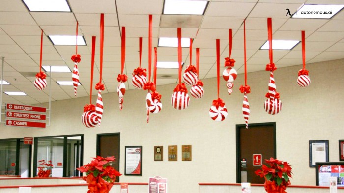 How to decorate office bay for christmas