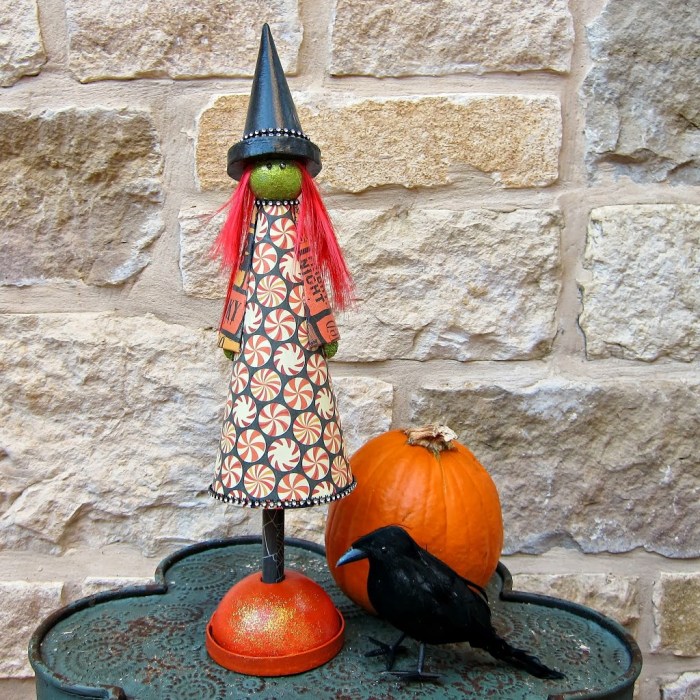 How to make a witch halloween decoration