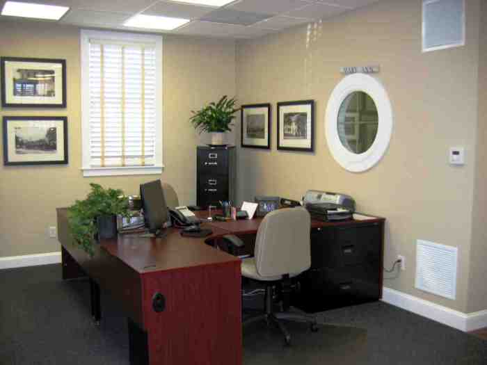 How to decorate a small office space